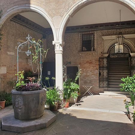 Al Mezzanino, Palazzo Torniello Apartment เวนิส ภายนอก รูปภาพ