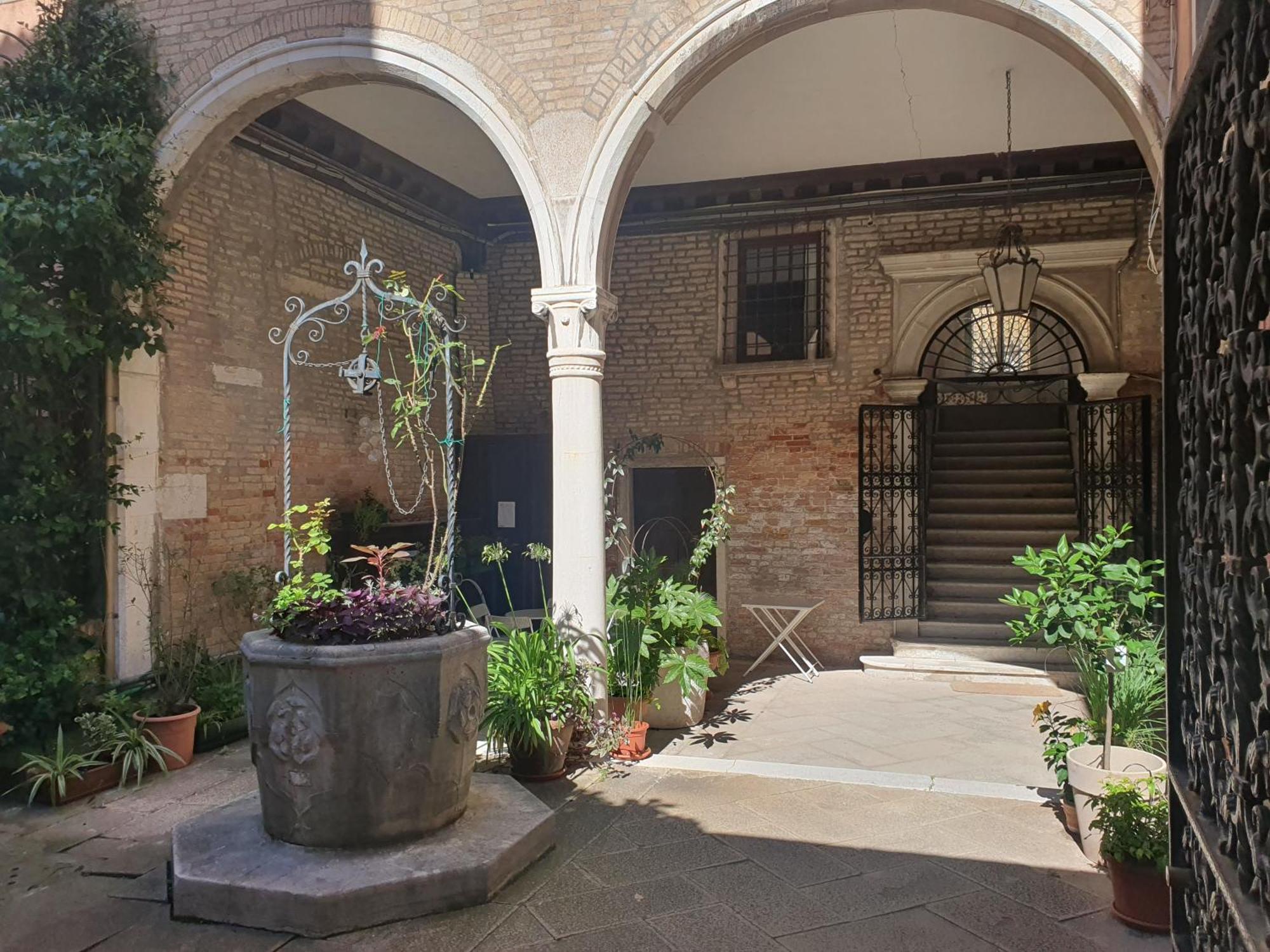 Al Mezzanino, Palazzo Torniello Apartment เวนิส ภายนอก รูปภาพ