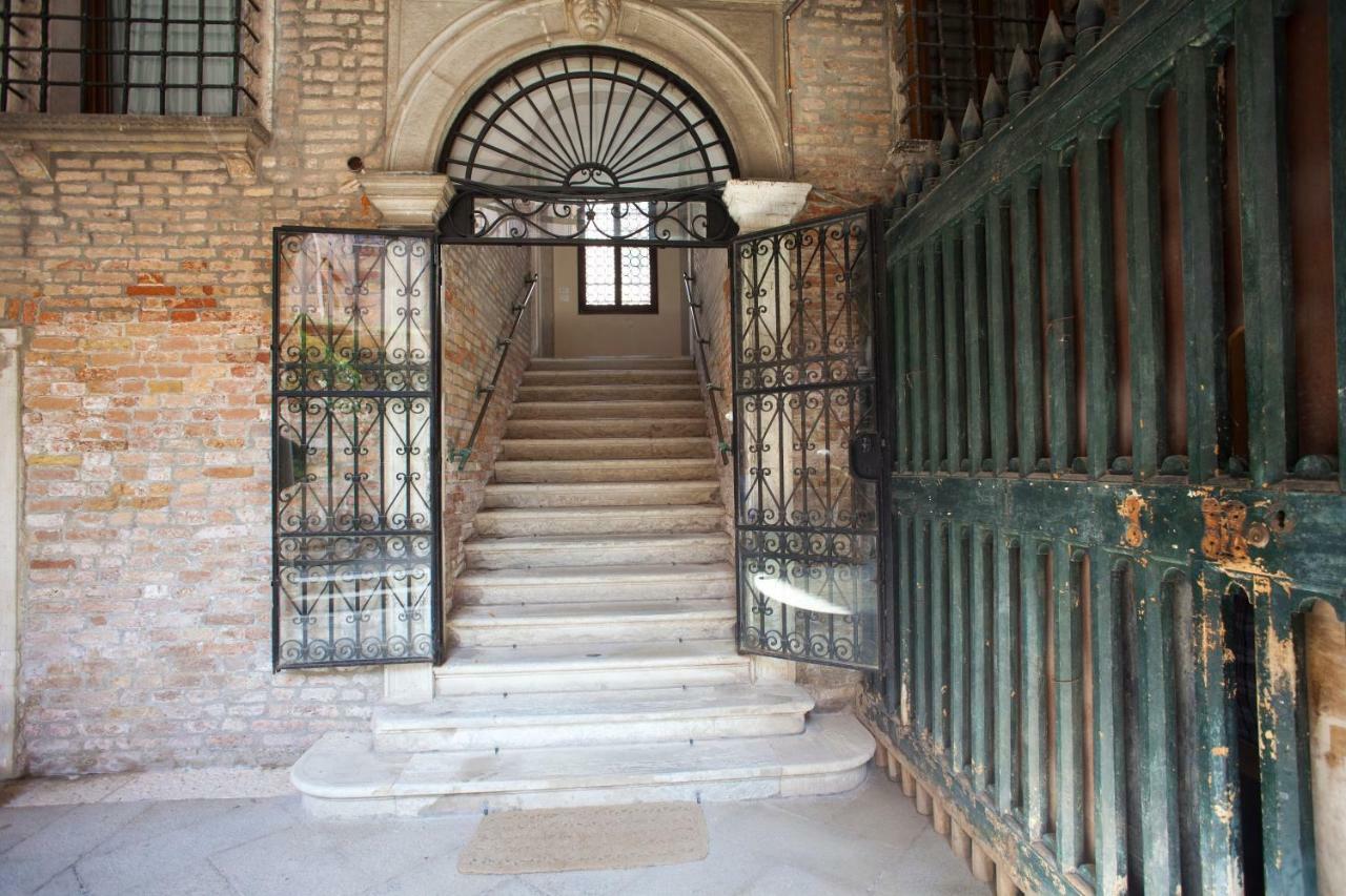 Al Mezzanino, Palazzo Torniello Apartment เวนิส ภายนอก รูปภาพ