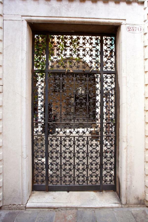 Al Mezzanino, Palazzo Torniello Apartment เวนิส ภายนอก รูปภาพ